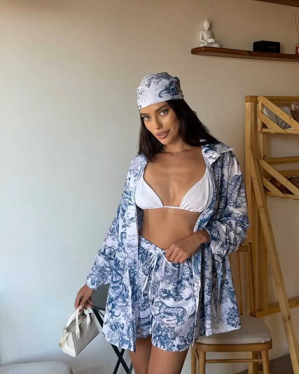 Синій комплект toile de jouy: сорочка, шорти й бандана з того самого принту