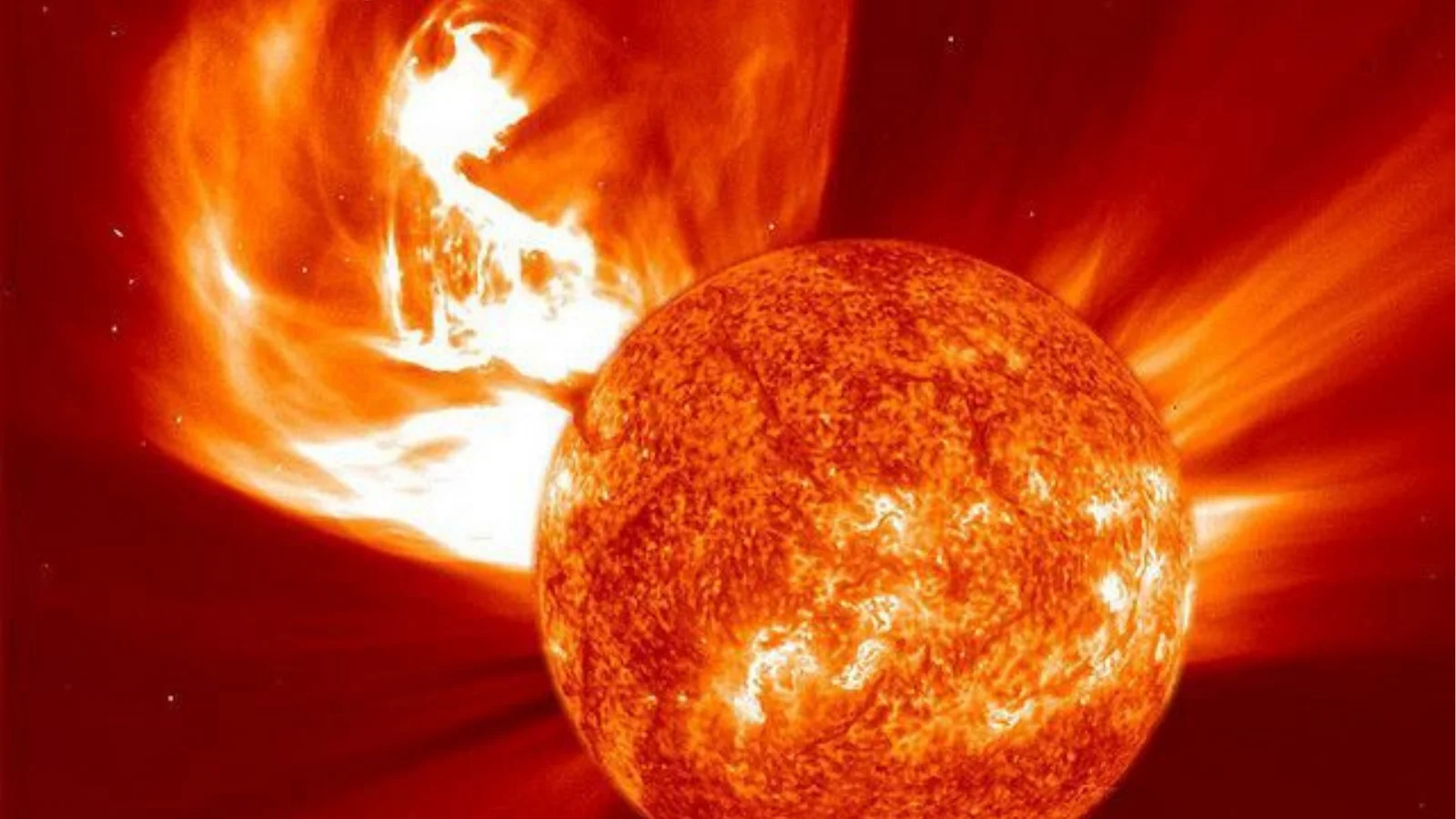 Магнітні бурі на листопад 2026: спалах на Сонці